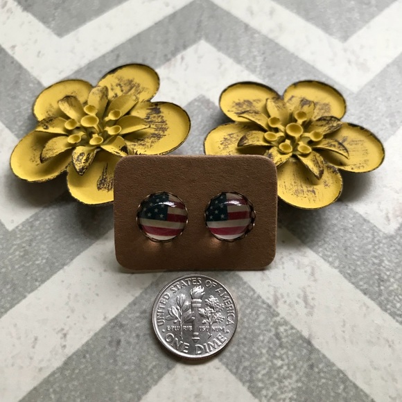 American Flag Patriotic Stud Earrings - Picture 3 of 5